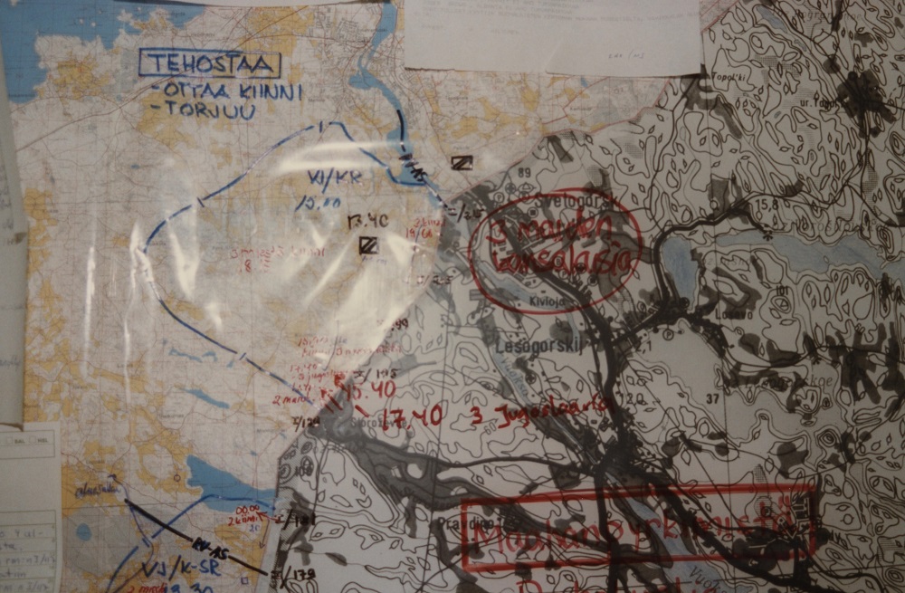 Suomen ja Venäjän raja-aluetta kuvaavalle maastokartalle on tehty erilaisia merkintöjä Imatran ja Svetogorskin alueille.