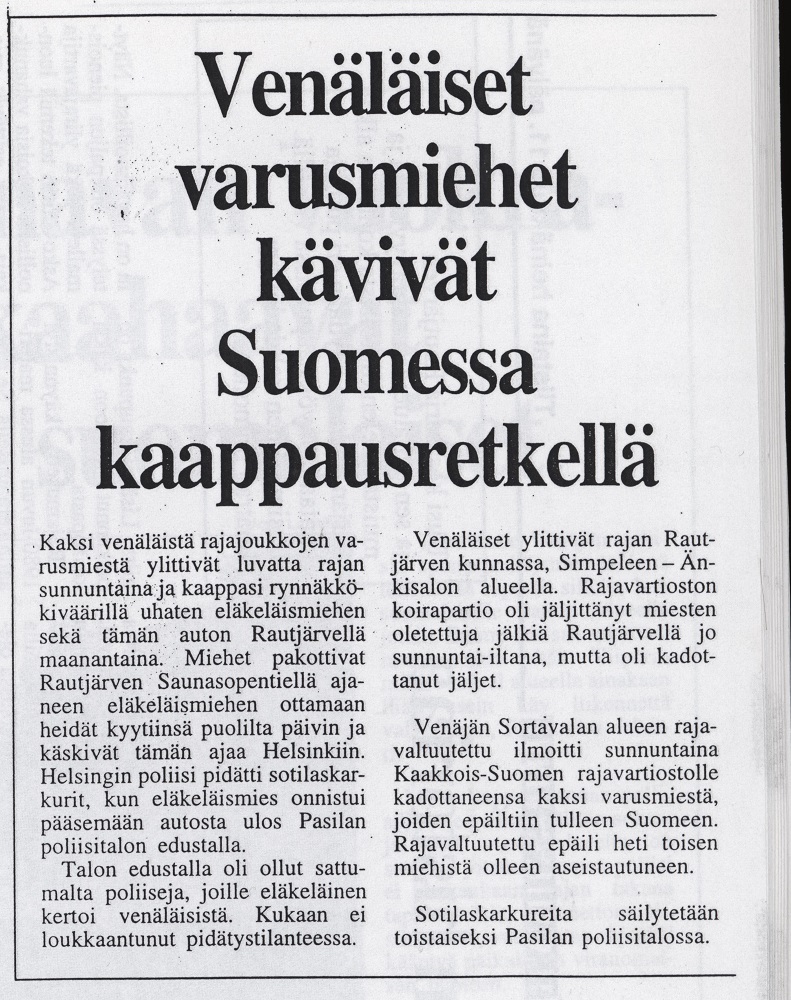 Tidningsurklippet berättar om två ryska beväringar som olagligt korsade östgränsen i Rautjärvi och tvingade en pensionärsman med stormgevär att köra dem till Helsingfors.