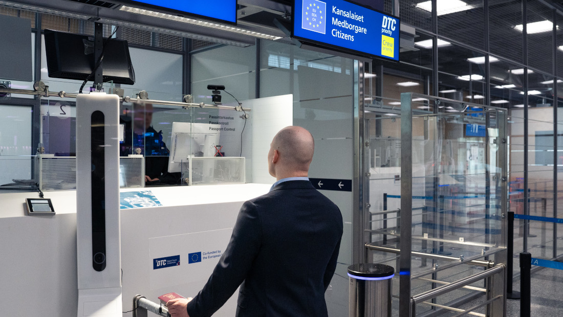 Automatisk gränskontroll på flygplatsen.