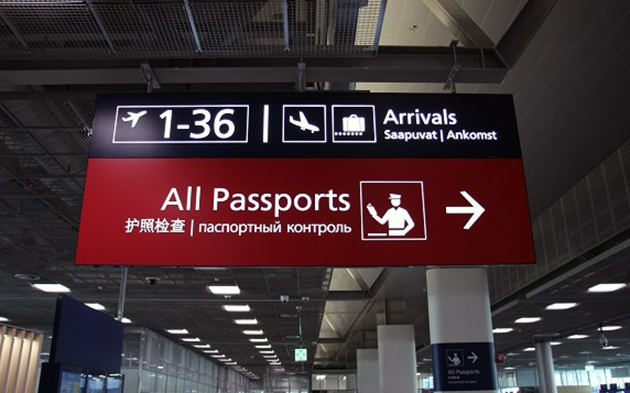 Informationsskylt på flygplatsen.