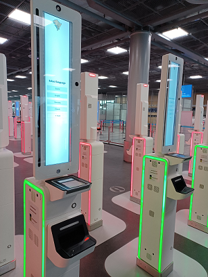 En självbetjäningskiosk för gränsövergångsdatasystemet EES.