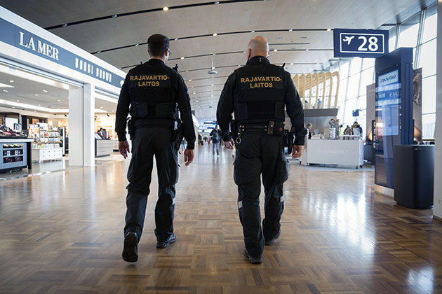 Patrullering vid Helsingfors–Vanda flygplats.