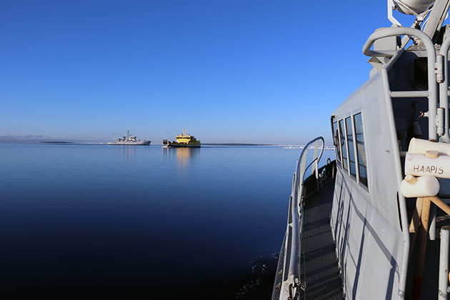 Murrettujen väylien alkamiskohdassa useampia aluksia.