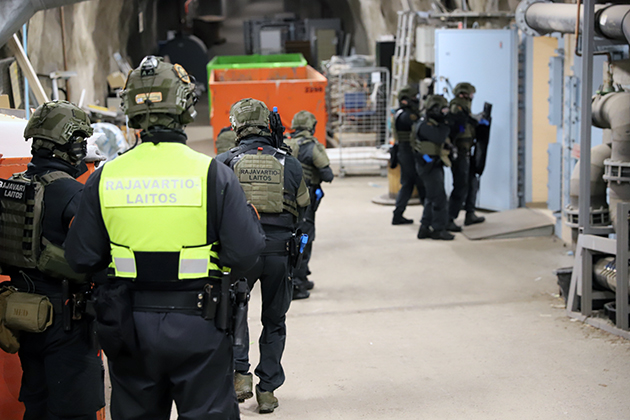 Gränsbevakningsväsendets personal deltar i en lokalförsvarsövning.