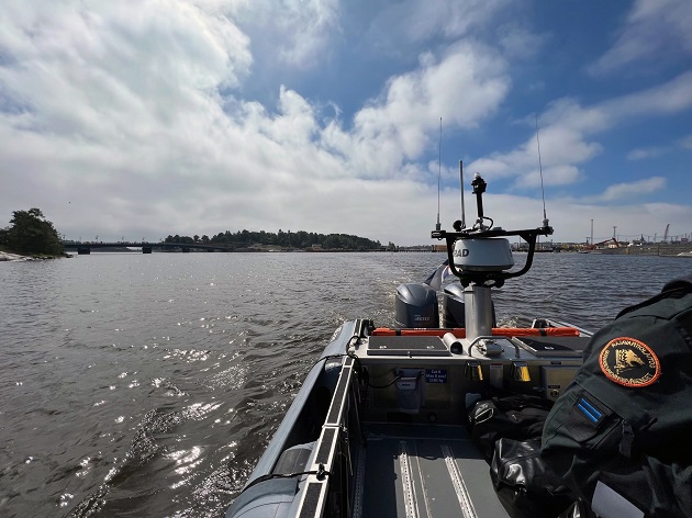 Merimaisema nopean veneen kyydistä Suomenlahden edustalla.