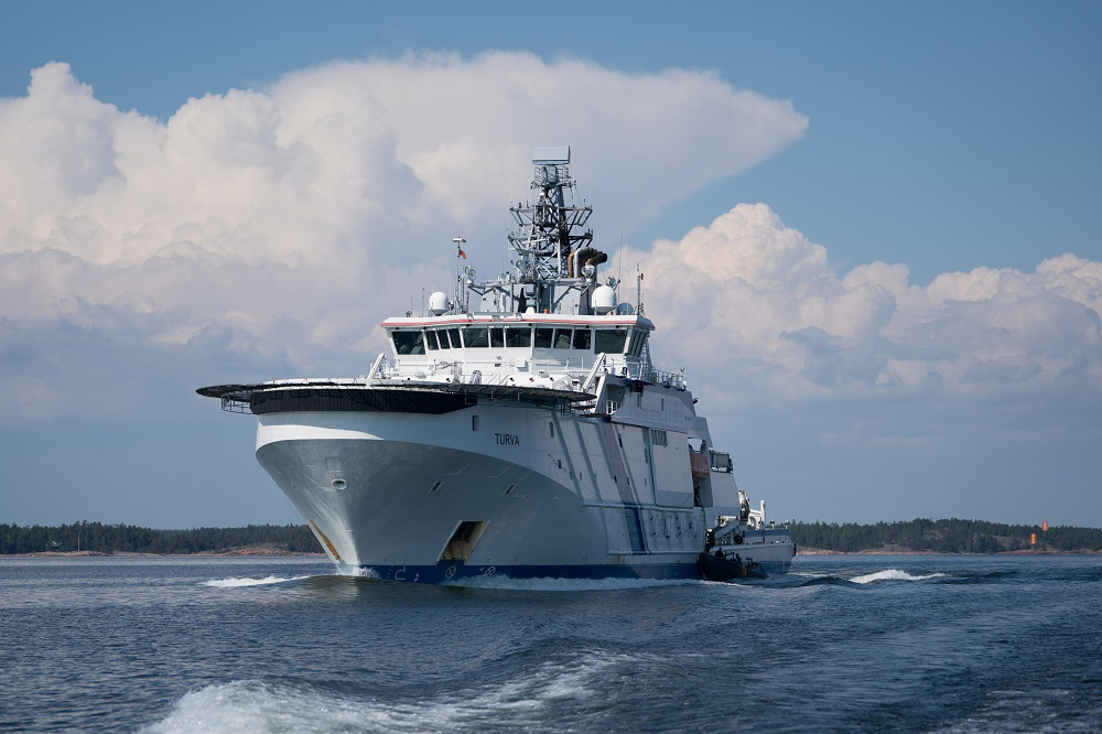 Vartiolaiva Turva merellä.