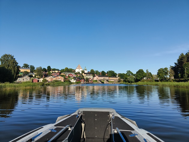 Porvoonjoki kuvattuna veneestä.