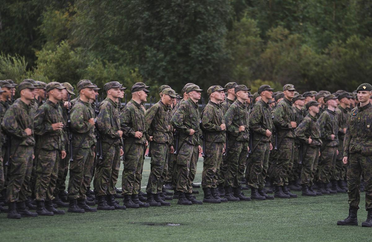 Alokkaat valmistautuvat valaan.