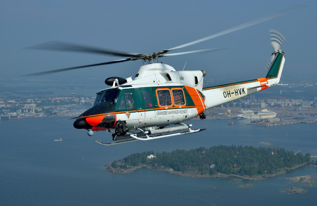 Gränsbevakningsväsendets AB-412 sjöräddningshelikopter (Fotograf Katsuhiko Tokunaga).