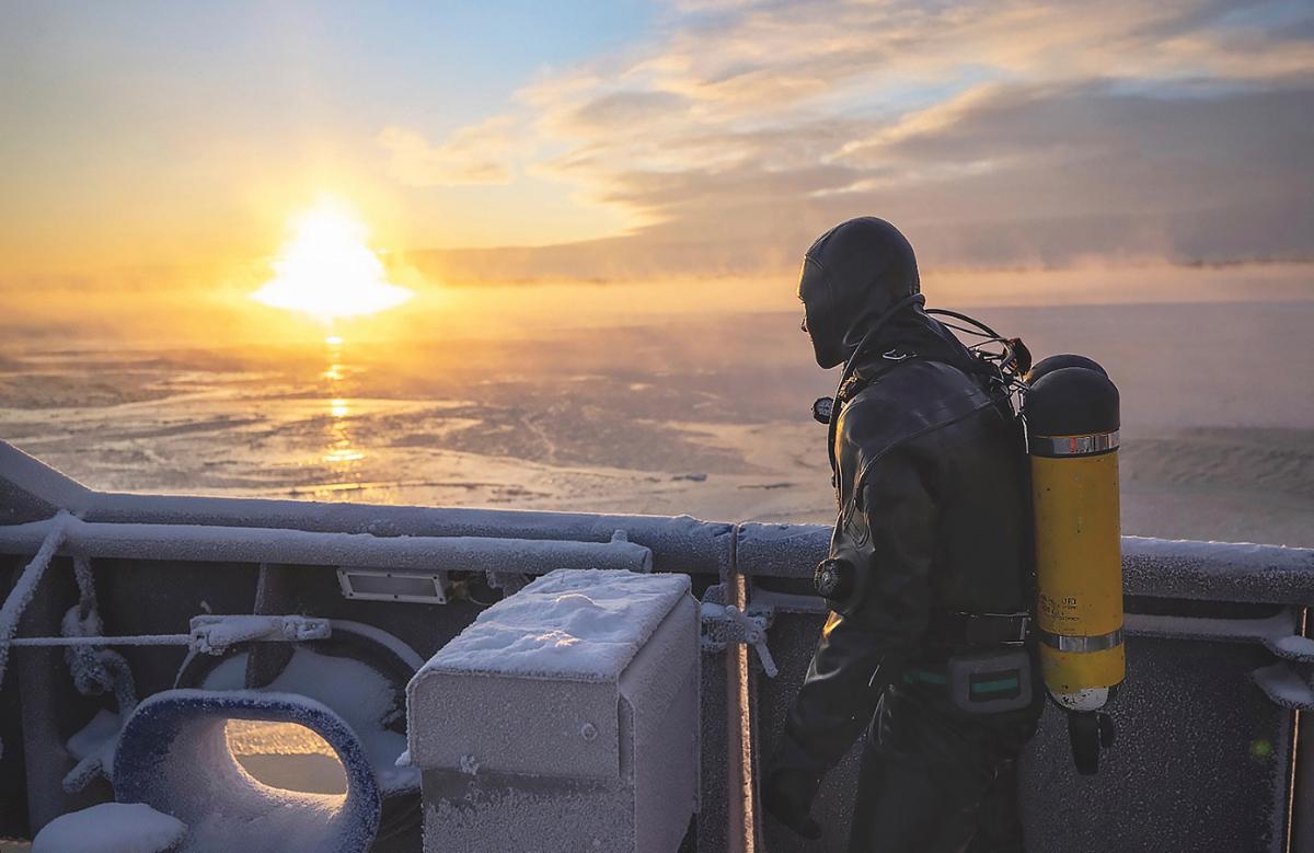 A diver on the deck. The cover photo of Rajamme Vartijat 4/25.