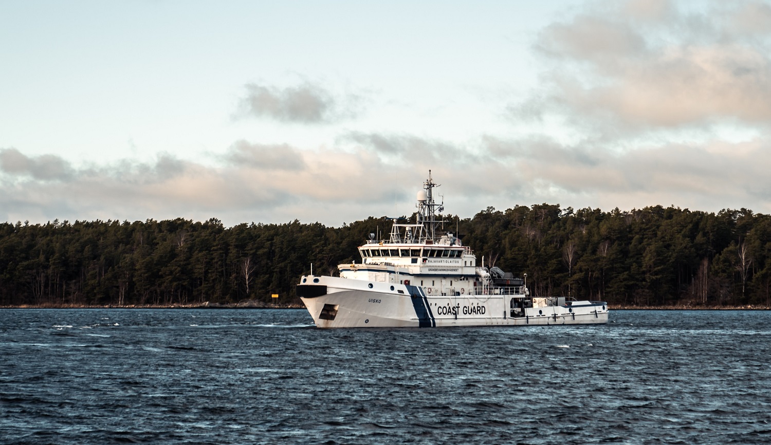 Vartiolaiva Uisko merellä.